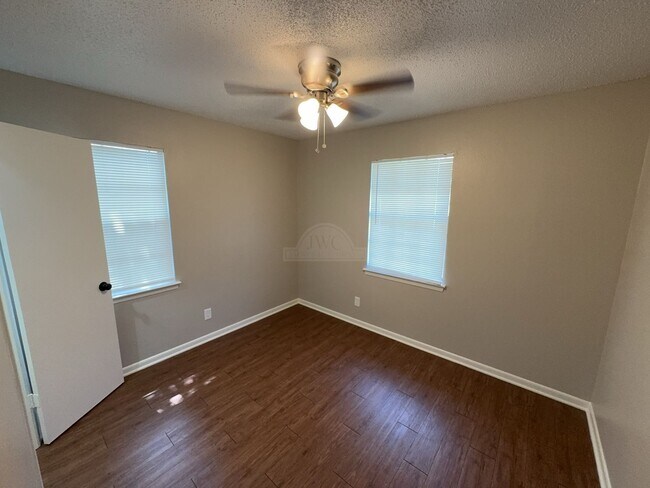 Building Photo - 1205 Kathey Dr
