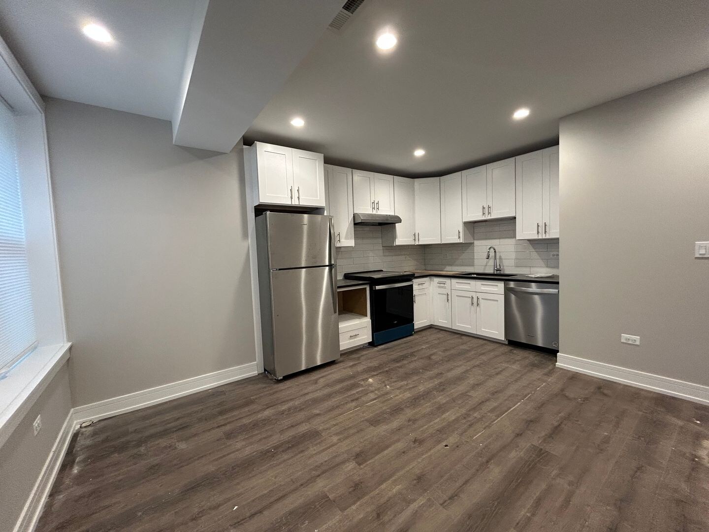 Building Photo - 1712 W Lunt Ave