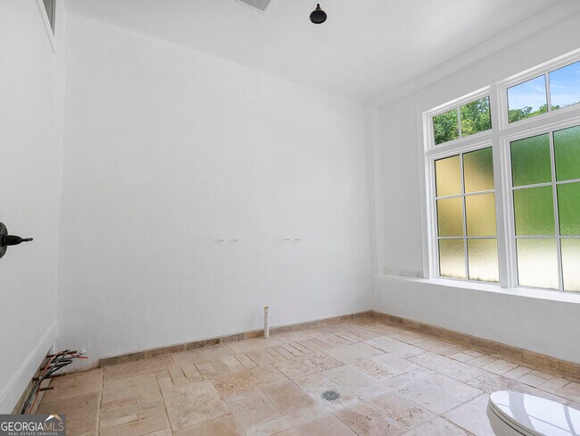 Building Photo - 6420 Riverside Dr