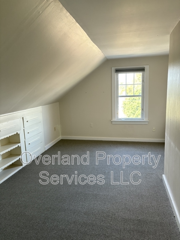 Building Photo - 188 Shelburne Rd