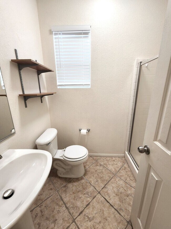 Building Photo - Silverado Ranch Single Story | 2 Bed | 2 Bath | 2-Car Garage