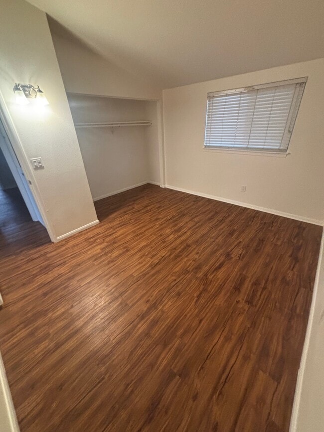 Building Photo - 379 Roberts Ave