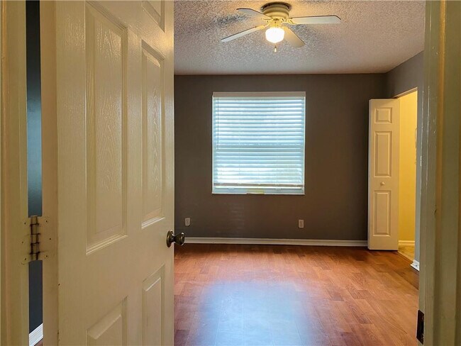 Building Photo - 8549 W Southgate Shores Cir