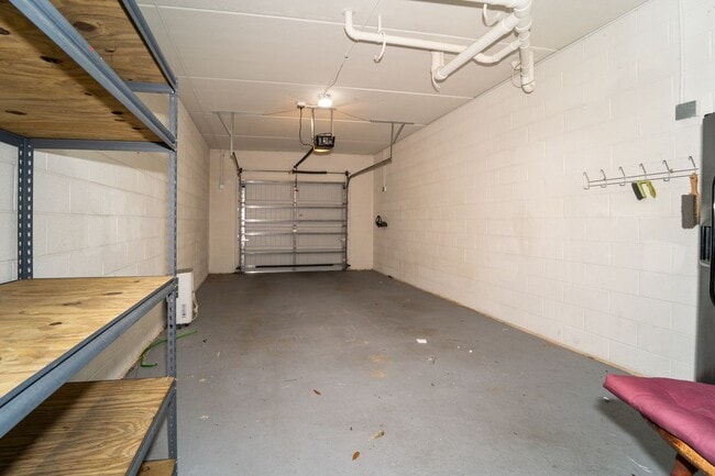 Building Photo - Belle Haven 2-Bedroom Condo with Pond View and Garage