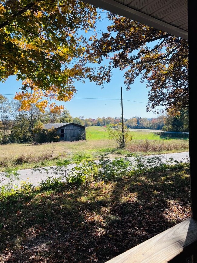 Building Photo - 2 bed 1.5 Bath Single Family Home