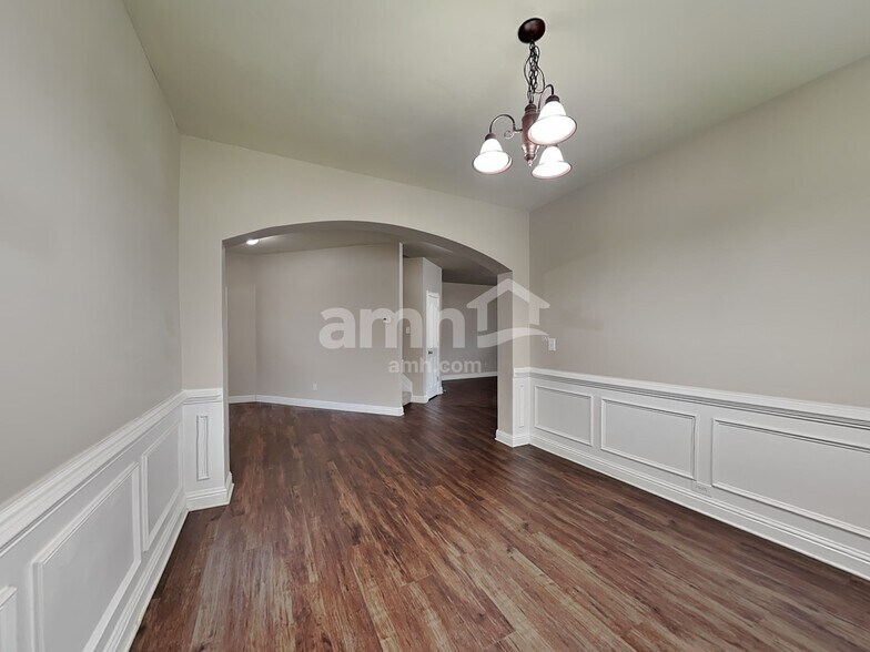 Building Photo - 5203 Catrina Way