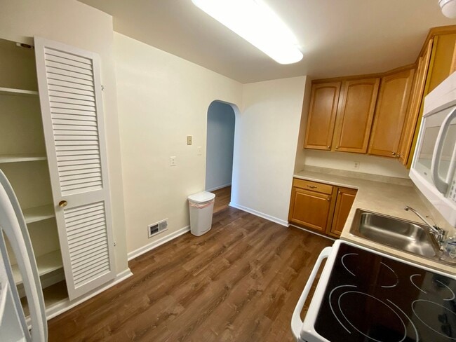 Building Photo - Charming 3Bedroom/2Bathroom Detached Home ...