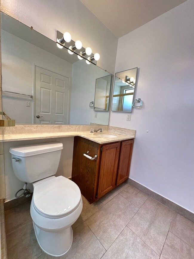 Building Photo - 5455 Sylmar Ave
