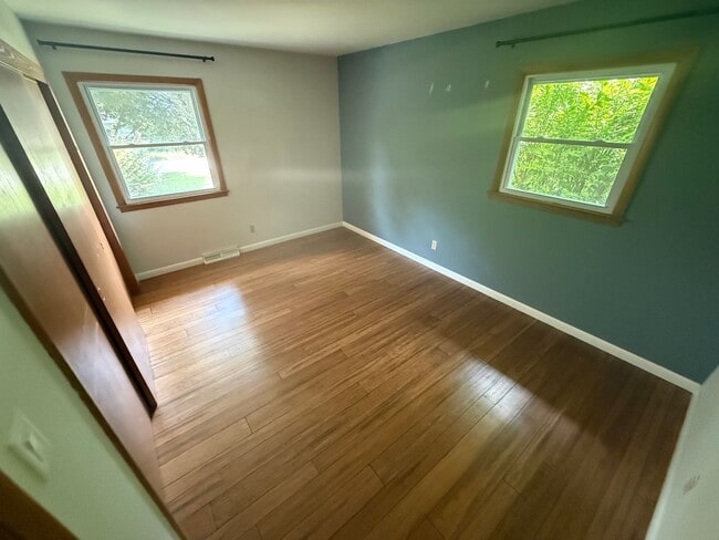 Building Photo - Updated 3BR Home in Prime Wauwatosa Locati...