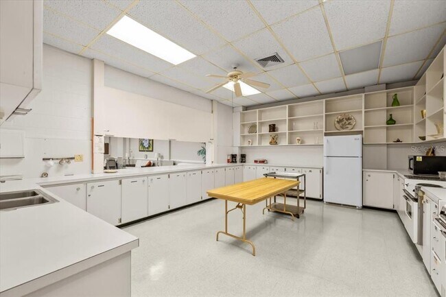 Building Photo - 1235 S Highland Ave