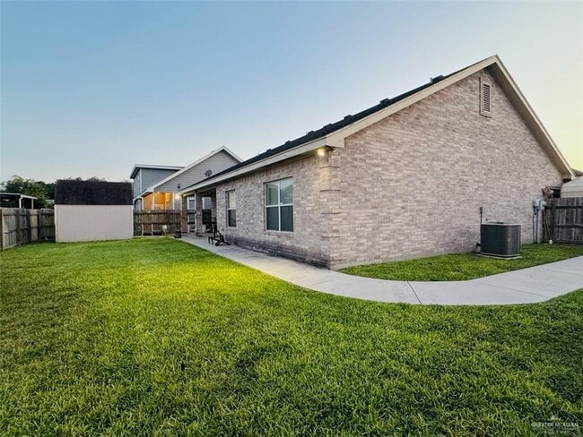Building Photo - 2415 Flag Stone Terrace