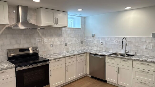 Building Photo - 240 Mcgregor Ave