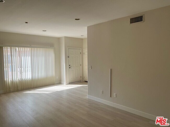 Building Photo - 12375 Osborne Pl