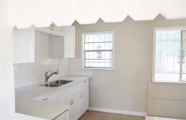 Building Photo - 2514 Lynnfield St