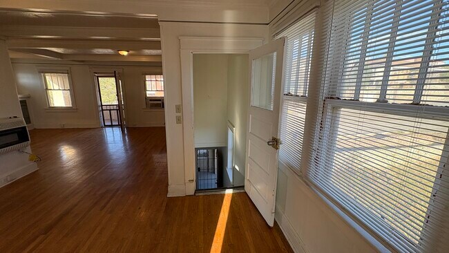 Building Photo - 822 Prospect St