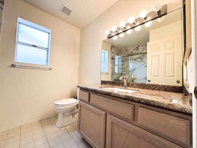 Building Photo - "Charming 3-Bedroom, 2-Bathroom Mesa Del S...