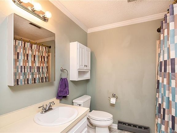 Building Photo - 7 Black Birch Rd