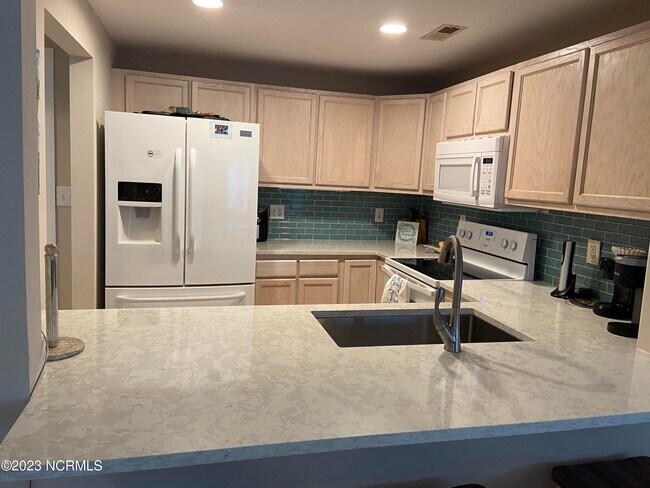 Building Photo - 404 Penny Ln