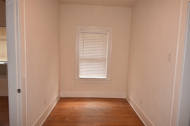 Building Photo - 4618 Clay St