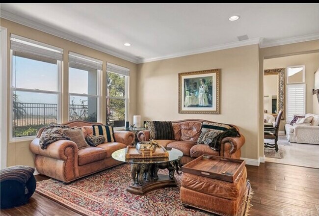 Building Photo - 9 Marisol