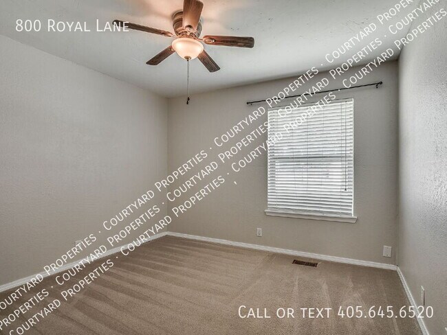 Building Photo - 800 Royal Ln