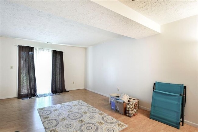 Building Photo - 411 Brookside Ct