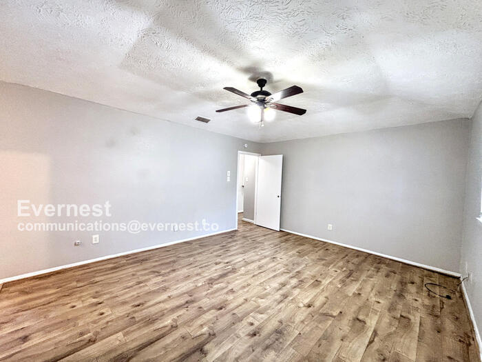 Building Photo - 203 Woodvale Dr