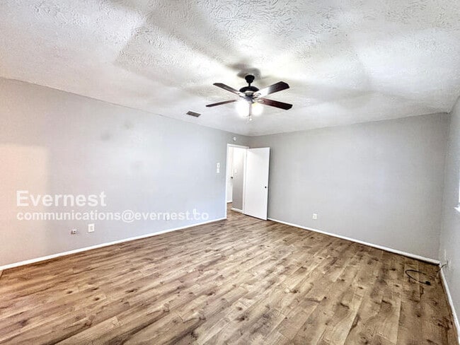 Building Photo - 203 Woodvale Dr