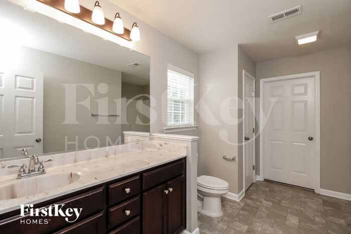 Building Photo - 2194 Longburn Dr