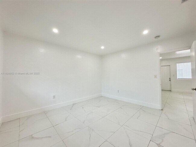 Building Photo - 62 NE 78th St