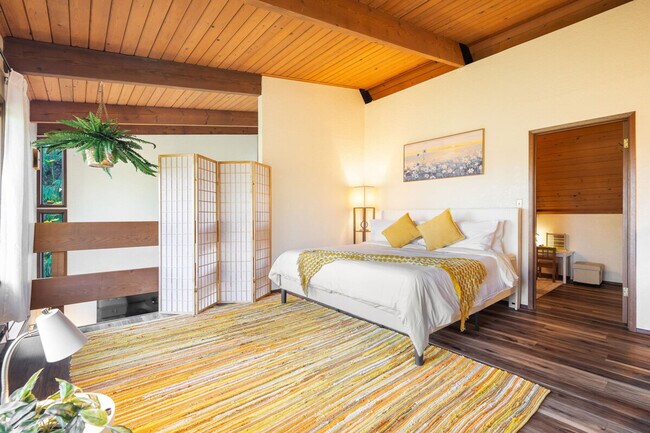 Building Photo - 5504 NE 190th St