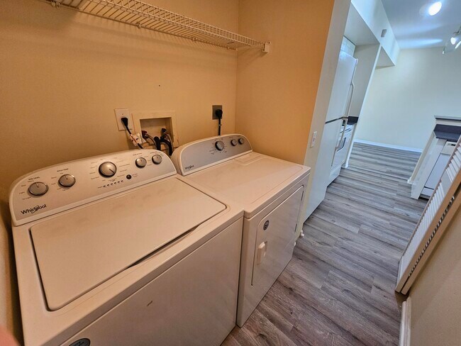 Building Photo - 604 Villa Cir