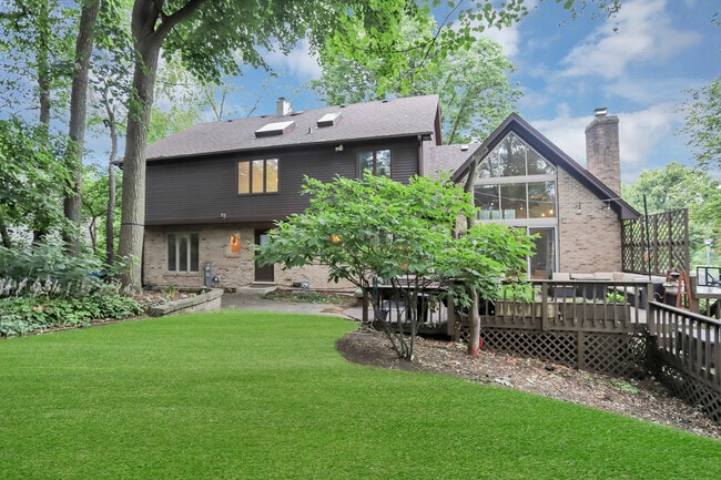 Building Photo - 985 Chapel Ct N