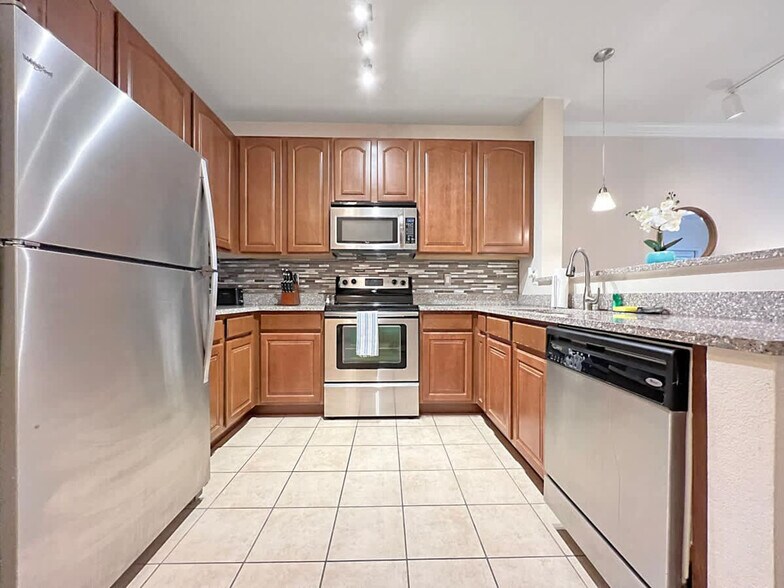 Building Photo - 2021 N Lemans Blvd