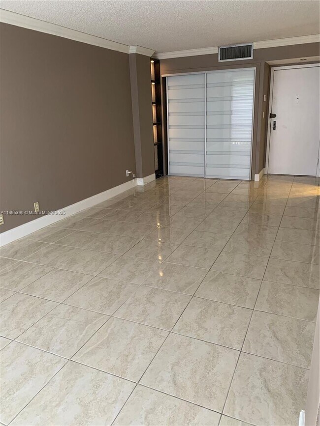 Building Photo - 16919 N Bay Rd