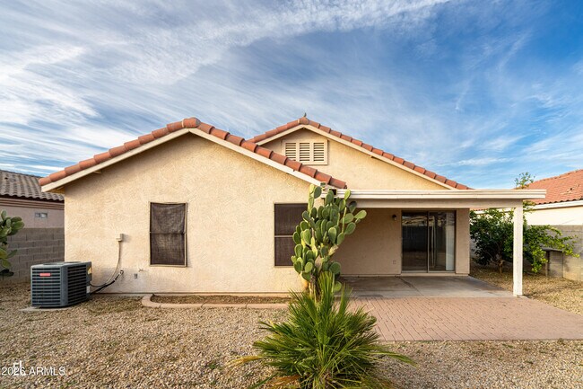 Building Photo - 11825 W Edgemont Ave