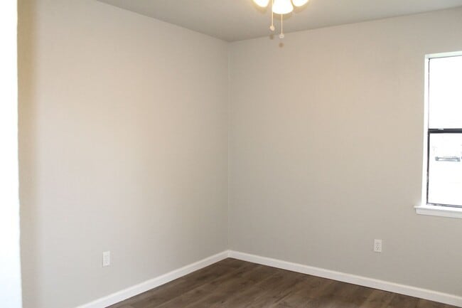 Building Photo - 6409 Macarthur Dr
