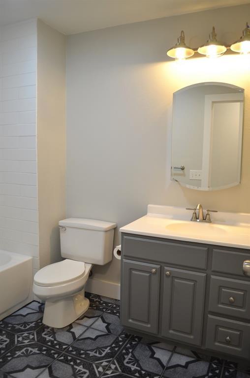 Building Photo - 6400 Santos St