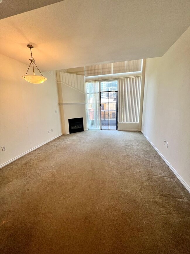 Building Photo - Little Italy 1 Bed/ 1.5 Bath, Loft at Treo!