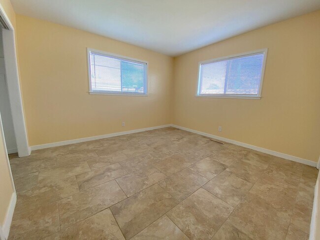 Building Photo - Northeast El Paso 3 Bed Refrig A/C! All Tile Flooring