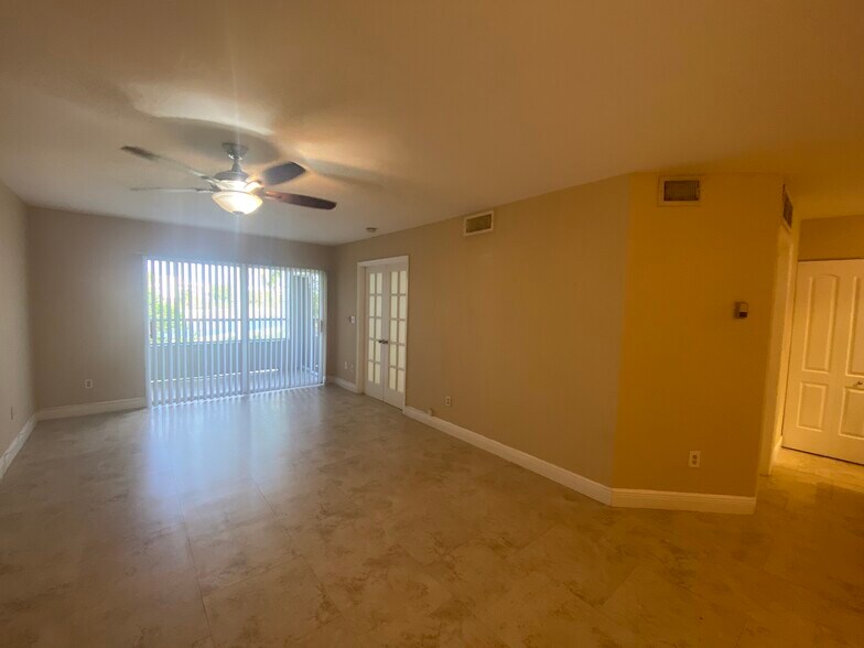 Building Photo - 2851 N Oakland Forest Dr