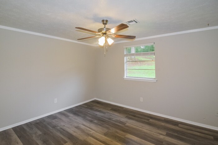 Building Photo - 126 Magnolia Dr