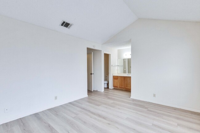 Building Photo - Upstairs Two Bedroom Unit in Fourplex with...