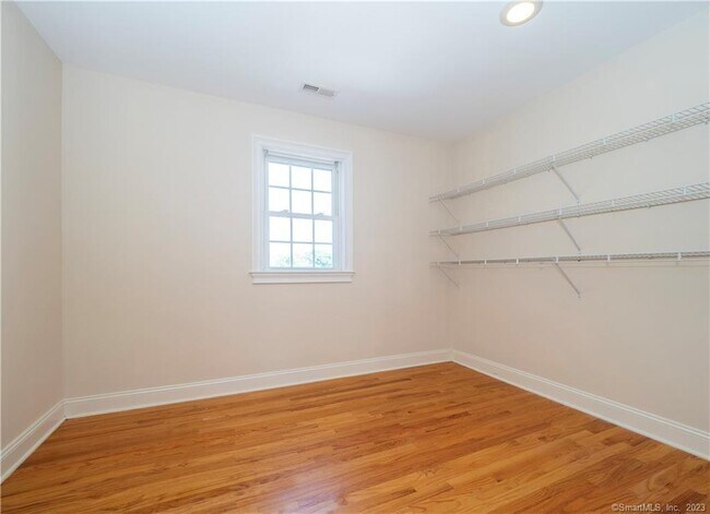 Building Photo - 1023 Black Rock Tpke