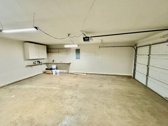 Building Photo - Great rental in South Huntsville near Redstone Arsenal Gate 1