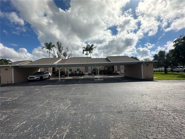 Building Photo - 16821 Sanibel Sunset Ct