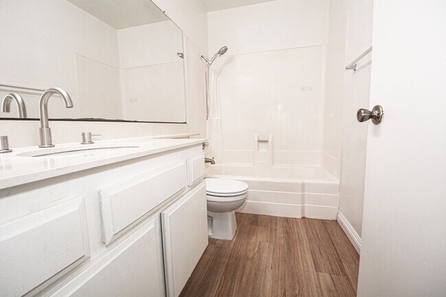 Building Photo - 22840 Hilton Head Dr