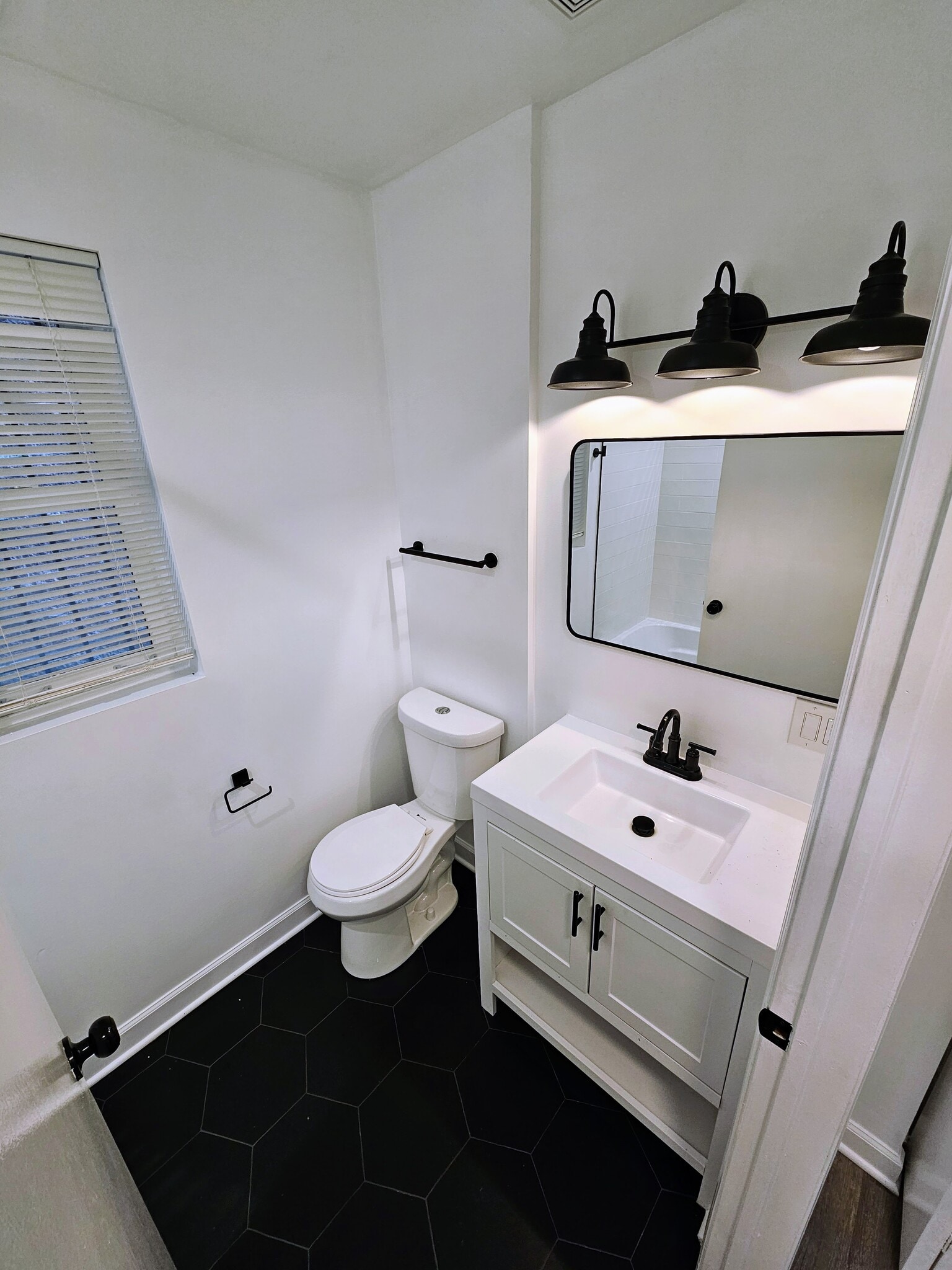2nd bathroom - 3720 S Calumet Ave