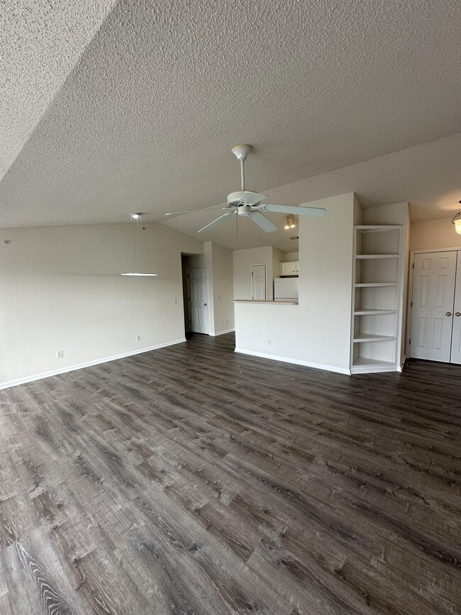 Building Photo - 6112 Hedgecock Cir