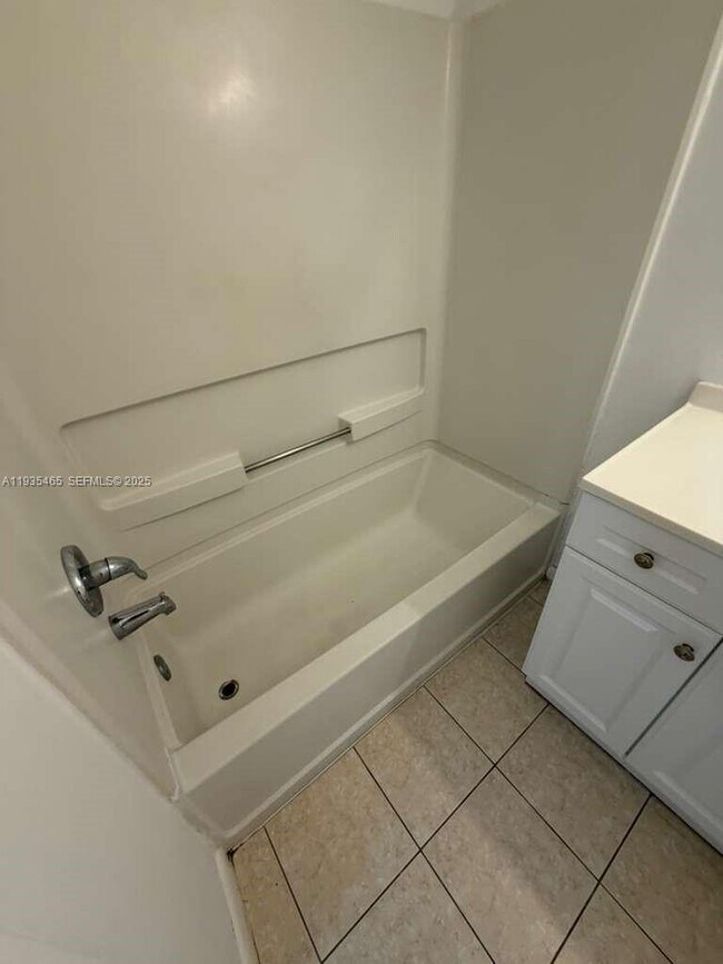 Building Photo - 815 Boynton Beach Blvd